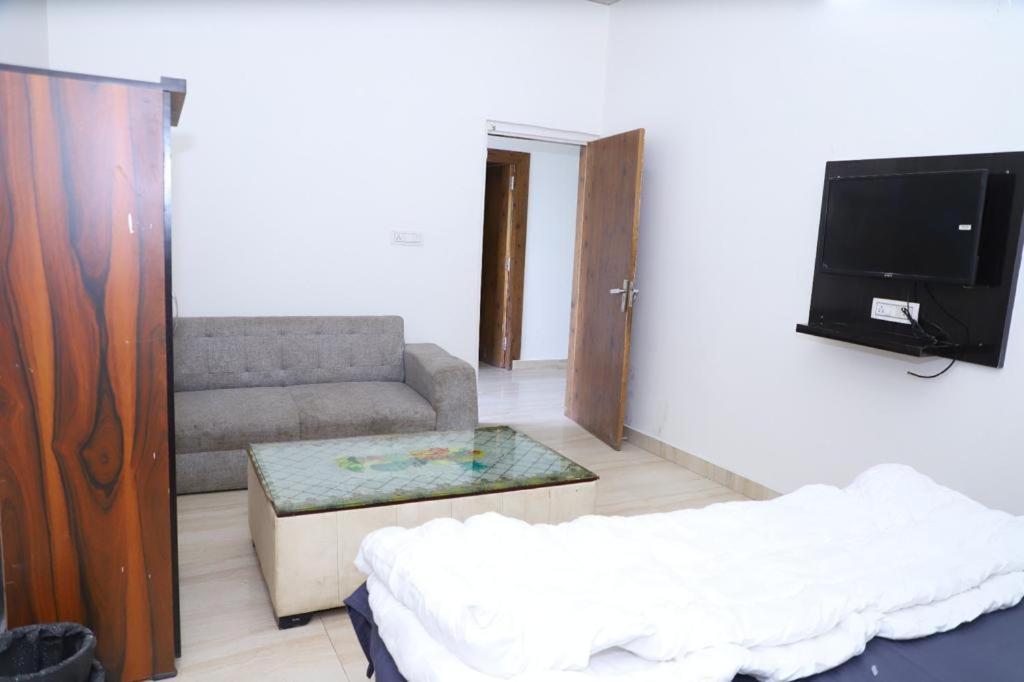 Hotel Aashirvad Faridabad Εξωτερικό φωτογραφία