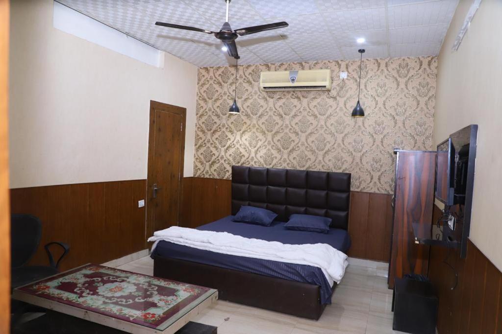 Hotel Aashirvad Faridabad Εξωτερικό φωτογραφία