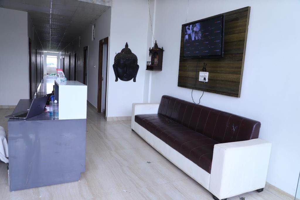 Hotel Aashirvad Faridabad Εξωτερικό φωτογραφία