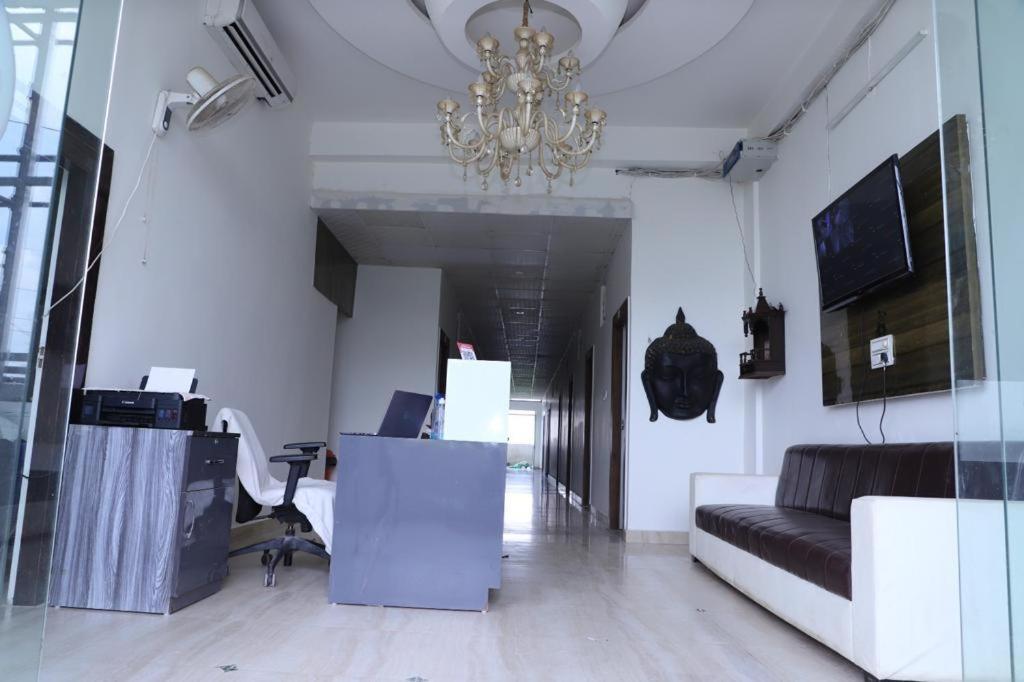 Hotel Aashirvad Faridabad Εξωτερικό φωτογραφία
